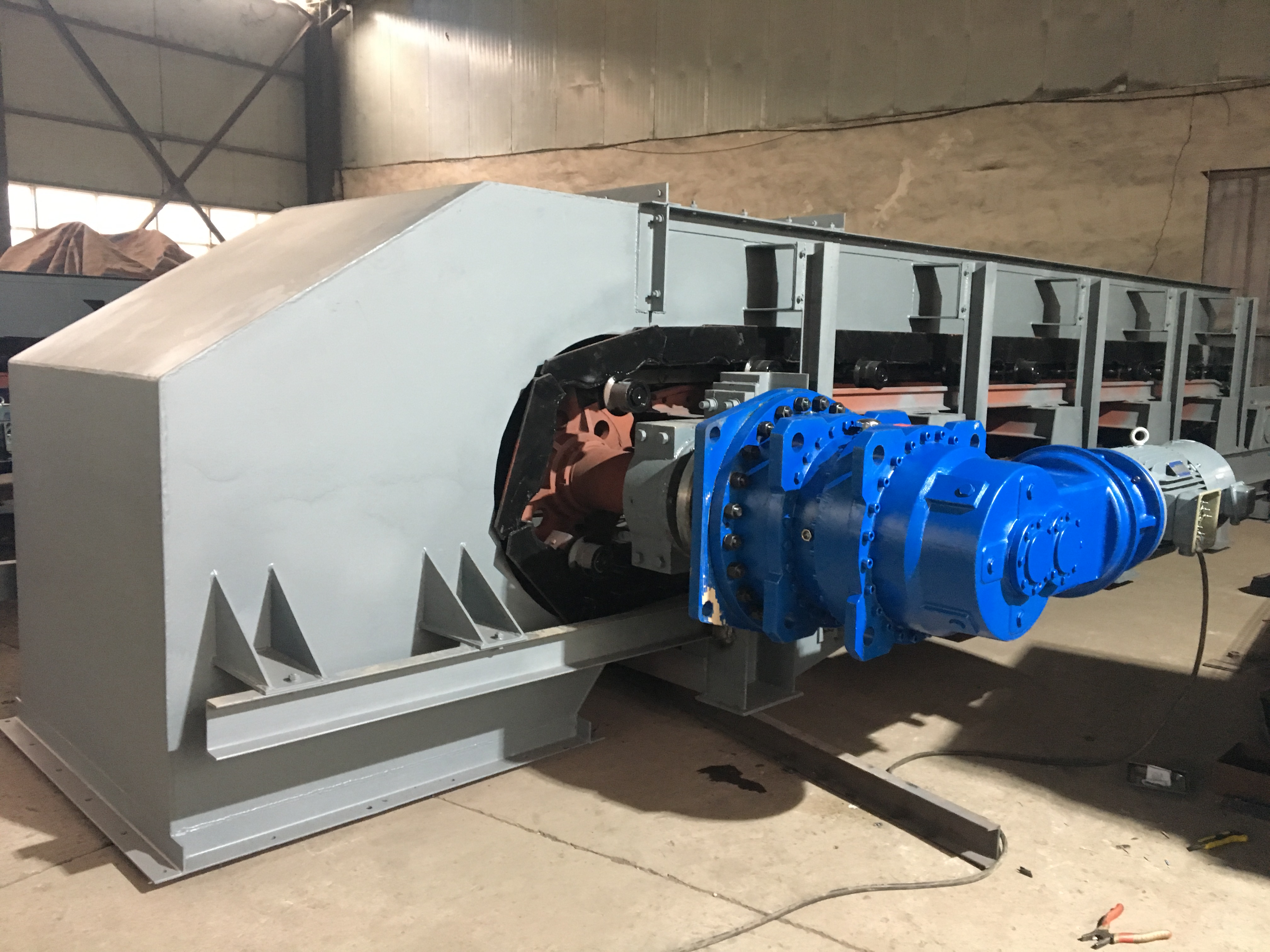 闆式給料機(jī)使用(yòng)前的(de)注意事(shì)項